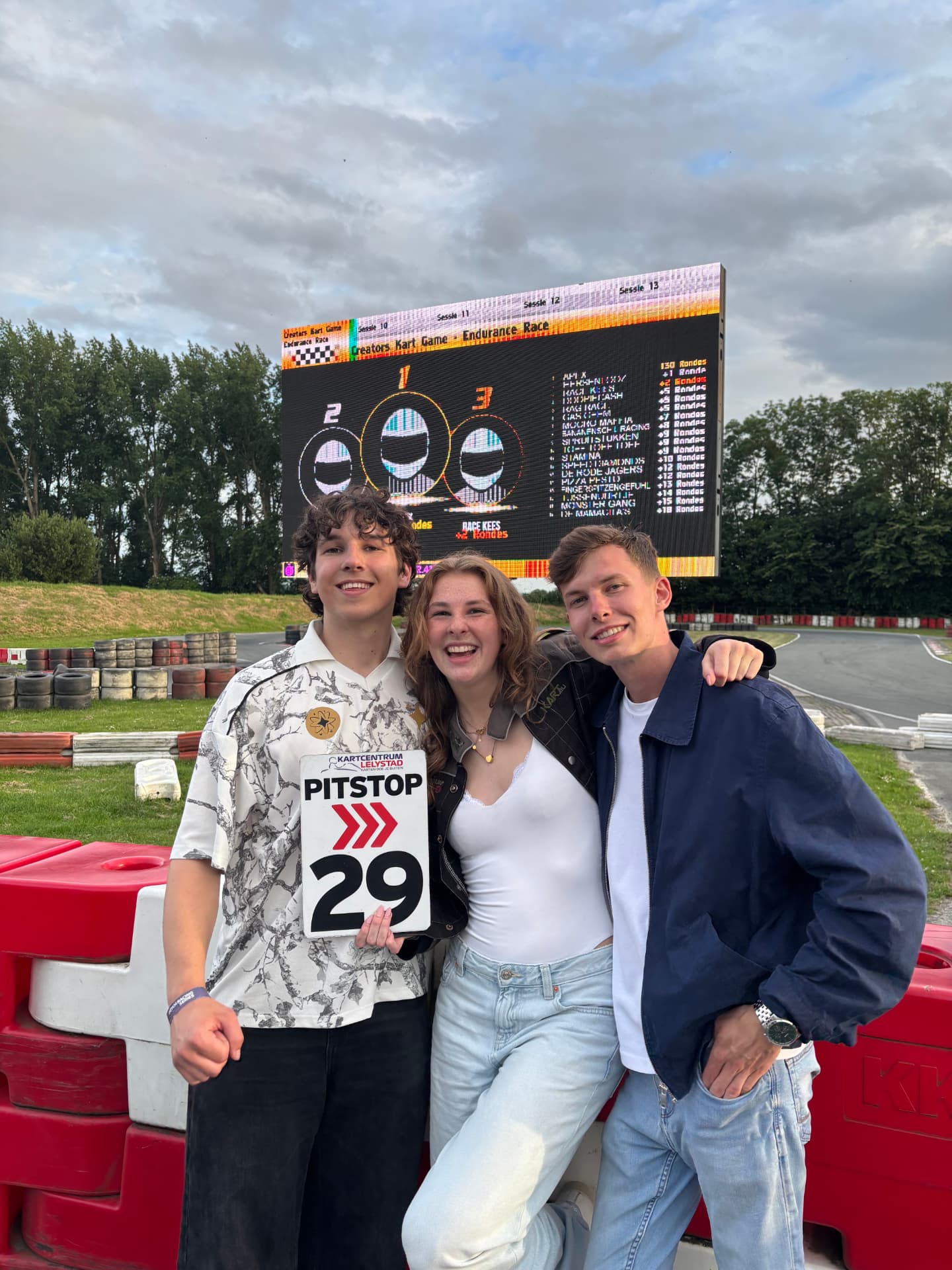Drie personen bij een event van House of Bob